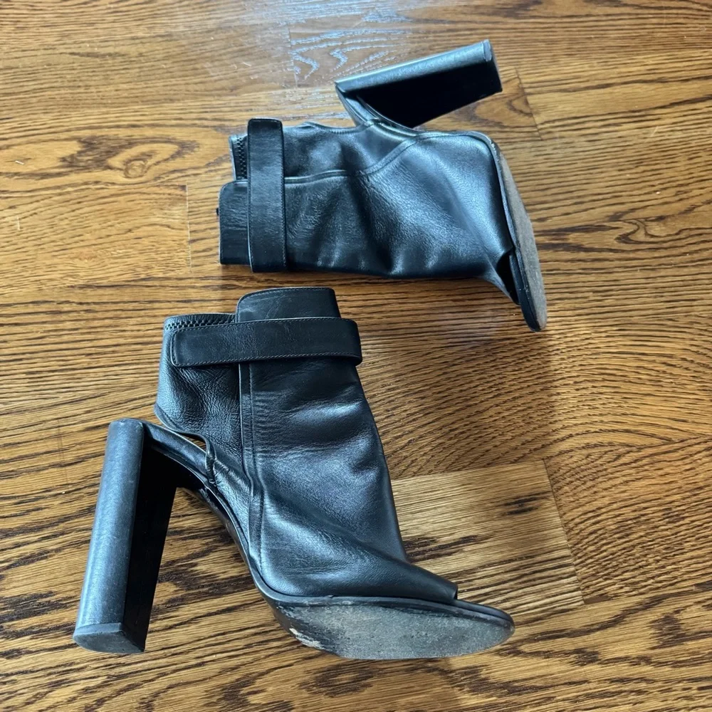 VINCE Brigham Open Toe Black Leather Bootie | Size 8